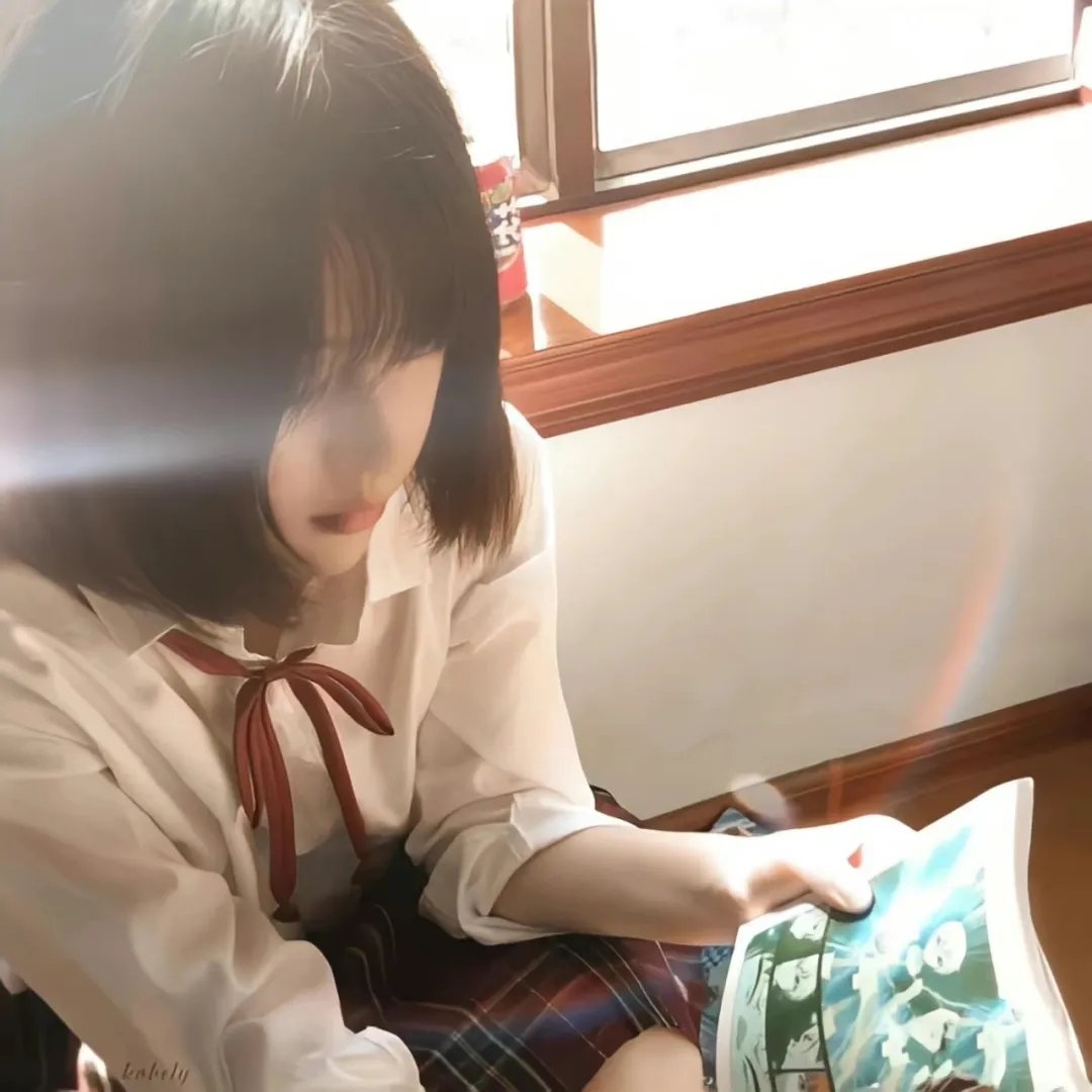 腰间持枪
